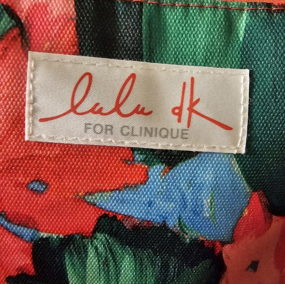 Clinique and Lulu DK Floral Makeup Bag NWOT - Picture 2 of 6